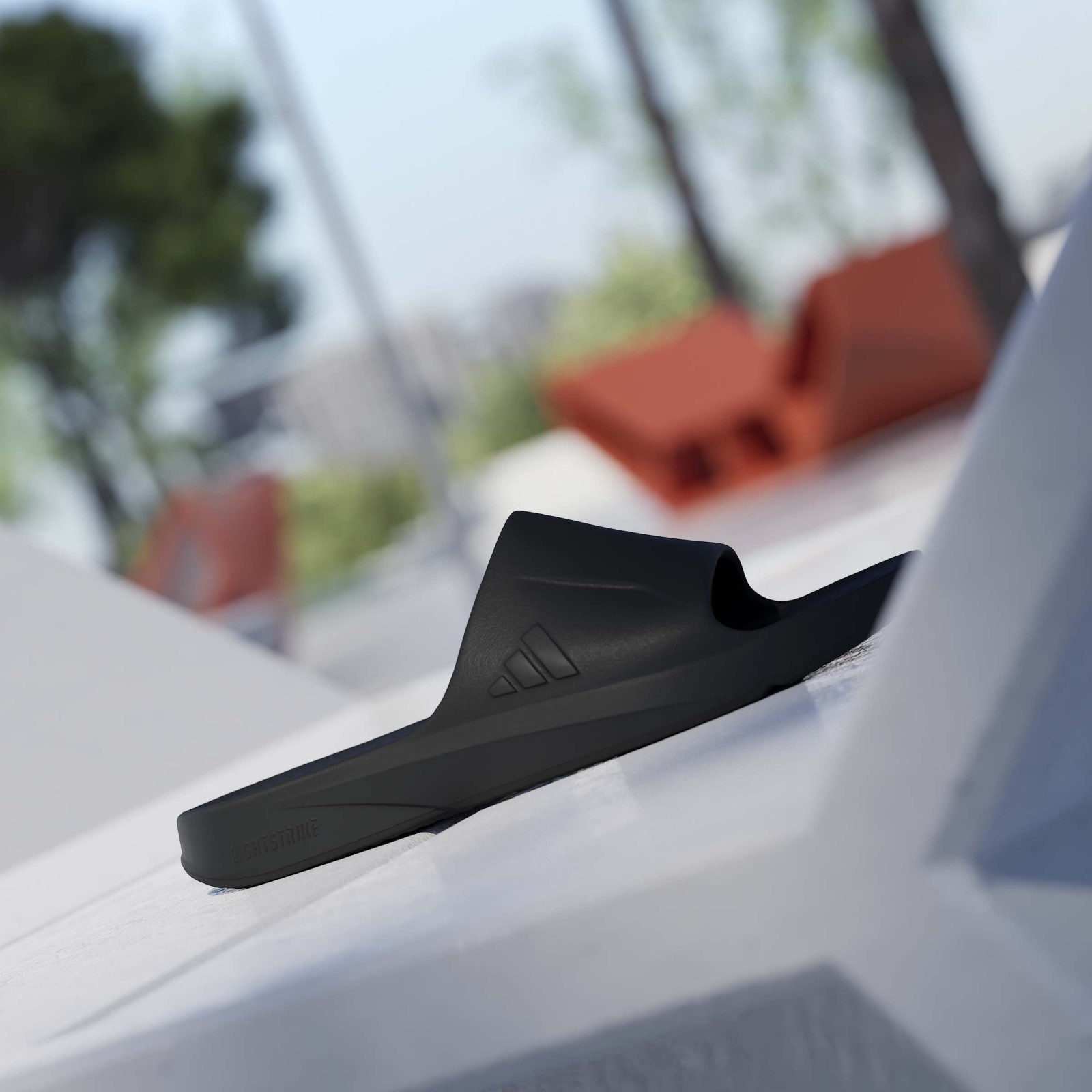 adidas LIGHTSHIFT SLIDE 43 1/3.