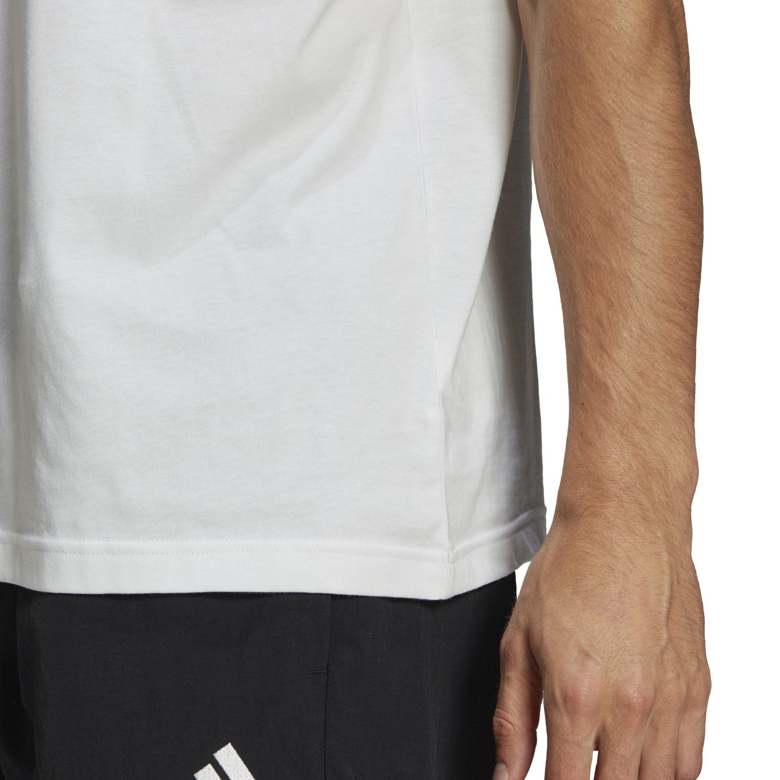 adidas Essentials Brandlove Single Jersey T-Shirt M.