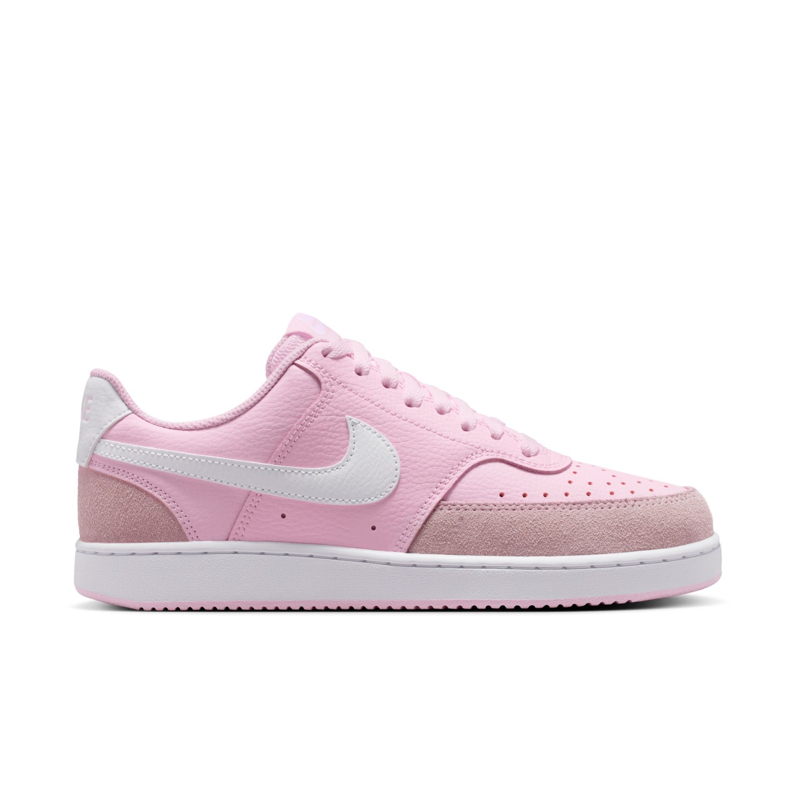 Nike Court Vision Low Suede 39. Nike Court Vision Low – Retro štýl, ktorý nikdy neomrzí!Tenisky Nike Court Vision Low inšpirované basketbalovou klasikou 80. rokov prinášajú ikonický vzhľad v modernom prevedení. Kombinácia syntetickej kože a gumovej podrážky zabezpečuje odolnosť, pohodlie a skvelú trakciu.Výhody:Klasický kožený vzhľad – odolná syntetická koža pre dlhú životnosť.Pohodlná konštrukcia – nízky profil pre voľnosť pohybu.Gumová podrážka – skvelá trakcia a odolnosť.Minimalistický dizajn – hodí sa ku každému outfitu.Nike Court Vision Low sú ideálnou voľbou pre tých, ktorí chcú nadčasový štýl s moderným komfortom.Medzipodošva - Phylon  Phylon je odľahčená, nízkoprofilová a responzívnejšia verzia klasickej EVA medzipodošvy. Každý krok v týchto topánkach tak bude ľahší a energickejší.  Podrážka - guma  S gumovou podrážkou sa proste nedá nič pokaziť. Dlho vydrží, ľahko sa čistí a má skvelú trakciu.Proma NANO impregnácia 300 mlNa trhu je mnoho produktov s takzvanou NANO technológiou, ale len máloktorý má taký vysoký podiel účinných látok ako NANO impregnácia Star Laces. Jej preukázaná účinnosť bola testovaná na všetky druhy obuvi, športového a outdoorového oblečenia, rukavíc, čiapok, tašiek, batohov, dáždnikov a stanov.Prihoď si jednu do košíka tu!