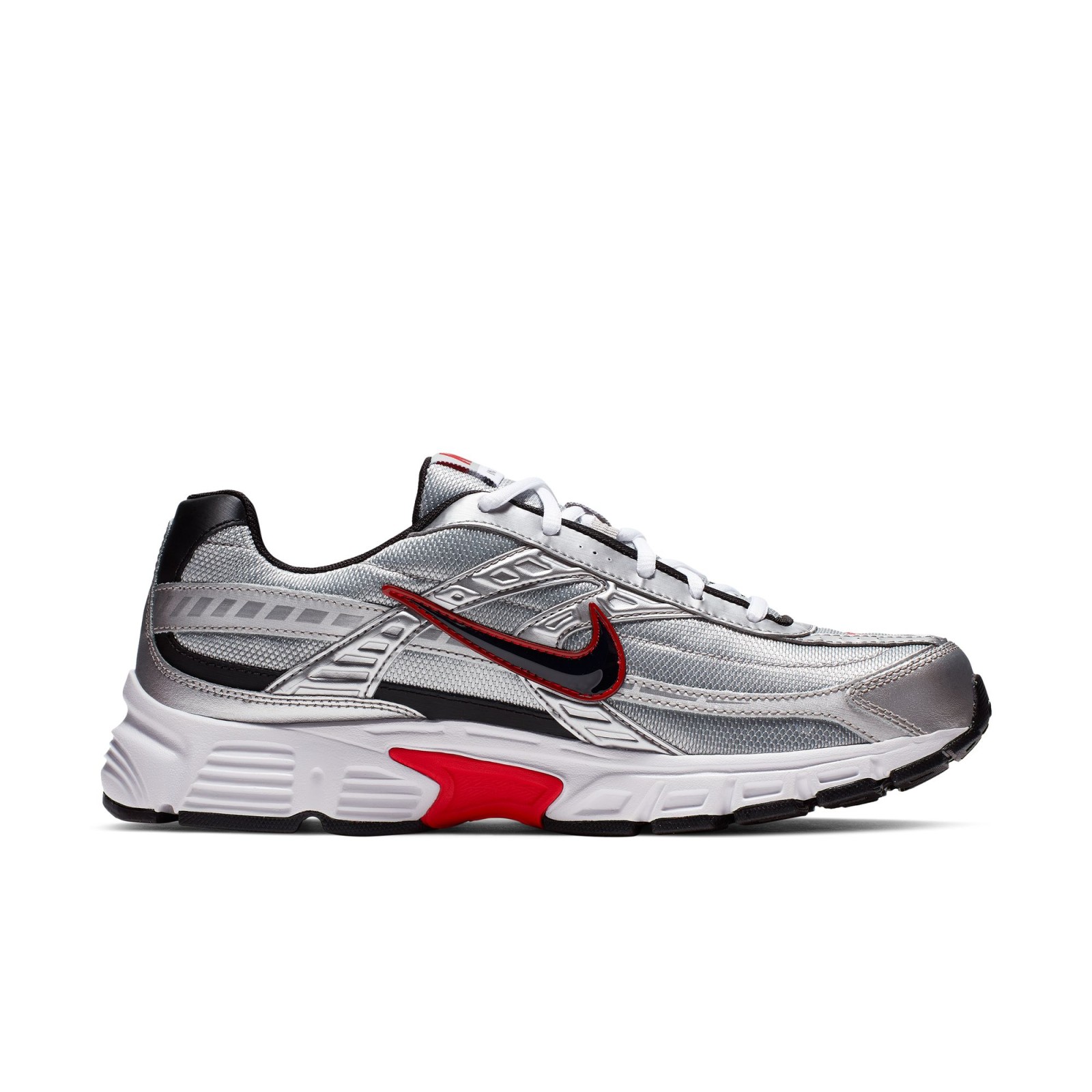 Nike Initiator 47. Nike Initiator: Pohodlie a podpora na každom kroku S topánkami Nike Initiator si môžeš užívať pohodlnú podporu pri každom behu. Priedušný zvršok a mäkké odpruženie ti dodajú sebavedomie pri každom kroku. Výhody  Podporné prekrytia pomáhajú udržať nohu na svojom mieste Mäkká podšívka zvyšuje komfort Penová medzipodrážka poskytuje mäkké odpruženie Flexné drážky v podrážke umožňujú voľný pohyb  Priprav sa na pohodlný beh s Nike Initiator!Vrch - textília a syntetika  Ponúka výhodný pomer priedušnosti a odolnosti. Textília je dobre priedušná, ale zároveň ponúka zvýšenú odolnosť proti oderu a vplyvom. Je navyše na strategických miestach spevnená syntetickými prekryvmi, ktoré topánku spevňujú, robia ju odolnejšou a chránia tvoje nohy.Medzipodrážka  Penová medzipodrážka je ako vankúš pre vaše nohy - mäkká, pružná a pripravená tlmiť akýkoľvek náraz. Vďaka nej sa budete cítiť, akoby ste bežali na obláčiku, aj keď asfalt pod nohami nie je práve najjemnejší. Navyše vracia energiu, takže vás pri každom kroku trochu nakopne vpred!Podrážka - guma  S gumovou podrážkou sa proste nedá nič pokaziť. Dlho vydrží, ľahko sa čistí a má skvelú trakciu.