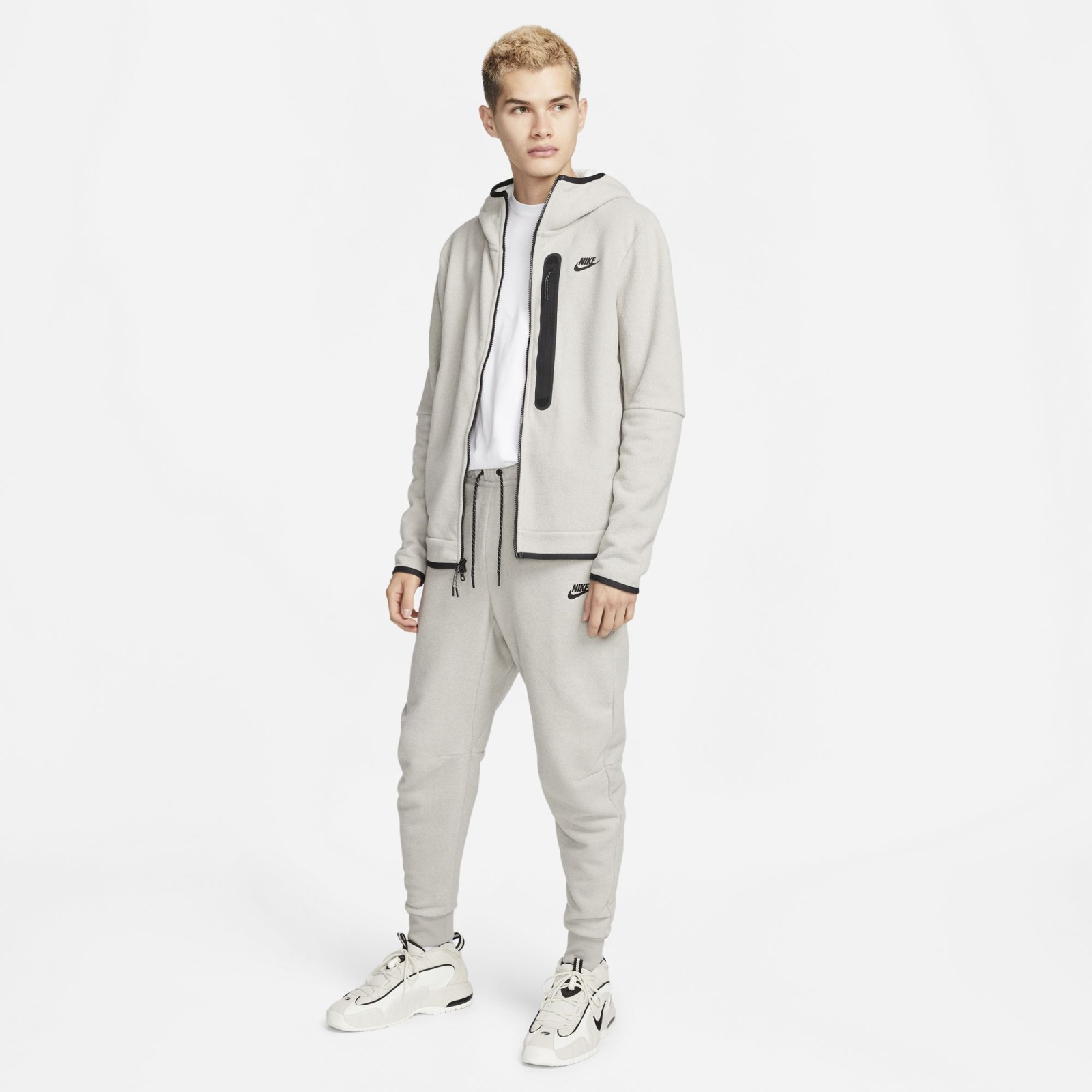 Nike Sportswear Tech Fleece 2XL.