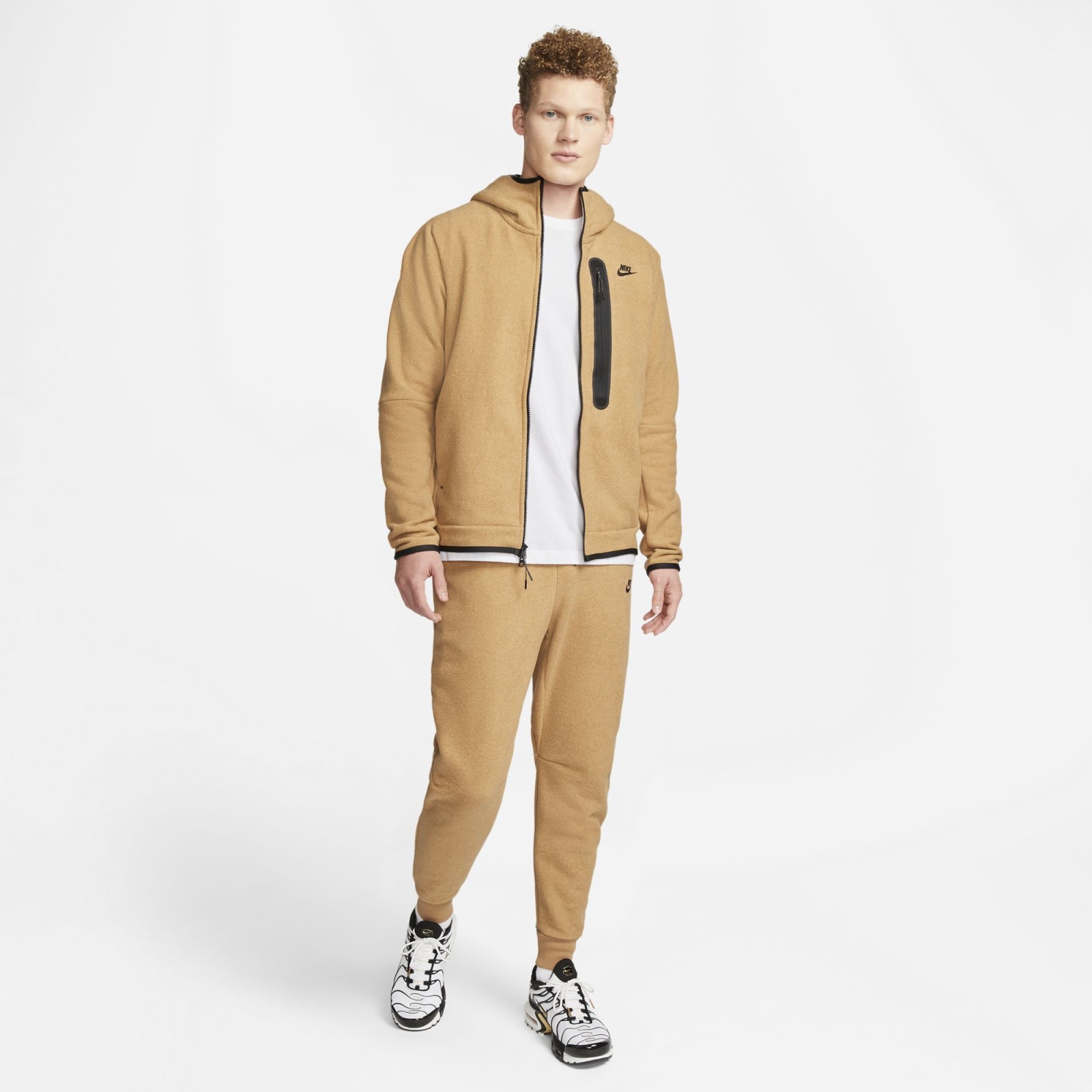 Nike Sportswear Tech Fleece XL.