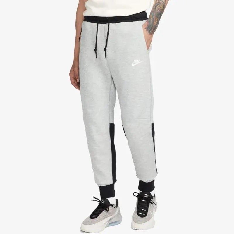 NIKE Sportswear Tech Fleece XL.