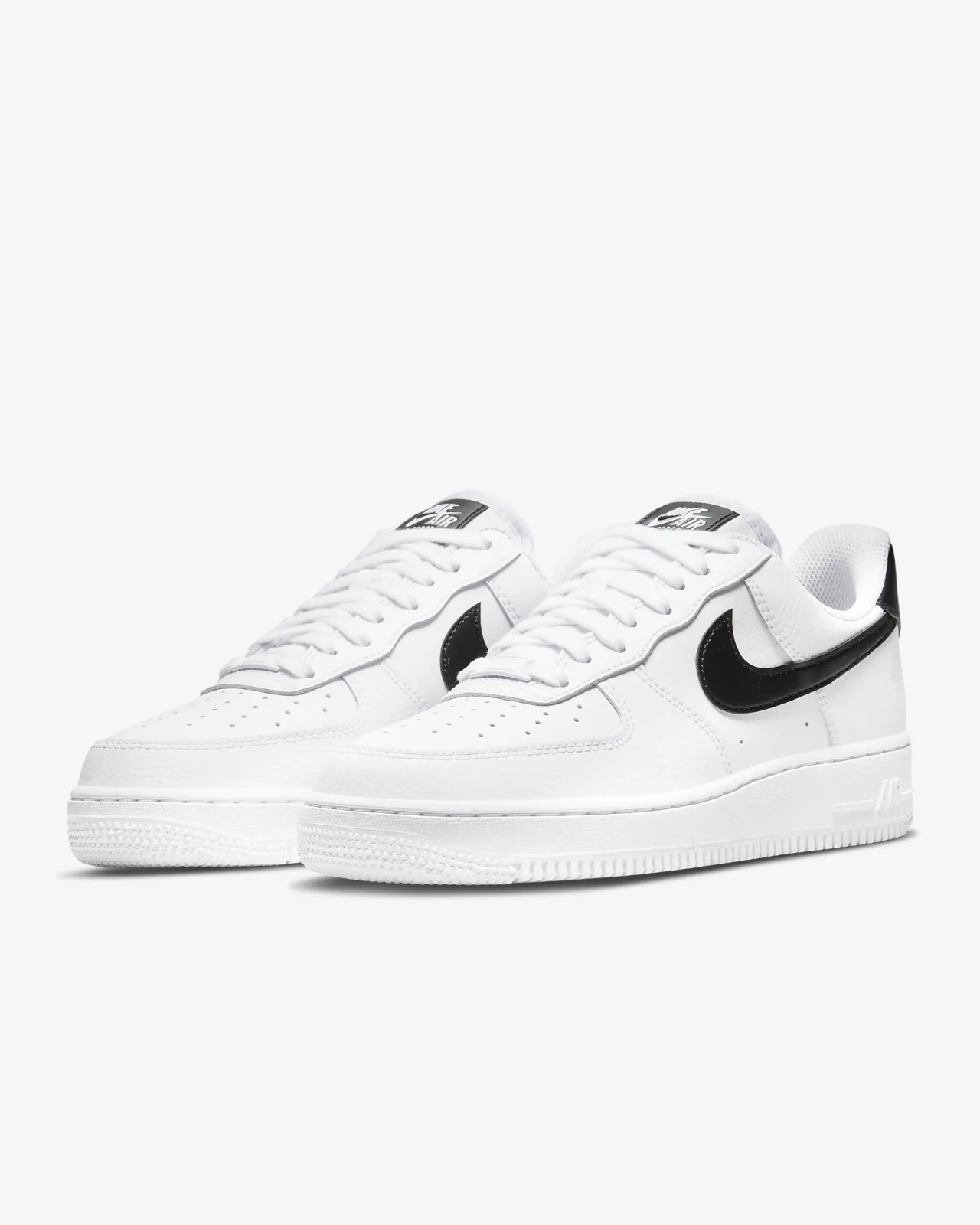Nike WMNS Air Force 1 07 37,5.