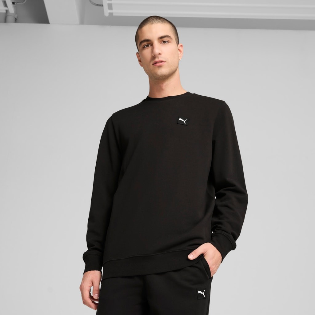 Puma ESS Elevated Crew TR S. Mikina s kapucňou, ktorá vás pohodlne objíme Puma Essentials Elevated Crew Men je pánska mikina, ktorá spája pohodlie a štýl. Vďaka klasickému strihu a mäkkému materiálu sa stane vaším obľúbeným kúskom na každodenné nosenie. Vyšívané logo PUMA na hrudi dodáva mikine elegantný vzhľad. Výhody ▪ Mäkký materiál: príjemný na dotyk a pohodlný na celodenné nosenie.▪ Klasický strih: pravidelný strih pre voľnosť pohybu.▪ Štýlové detaily.▪ Všestranný dizajn. Pre všetky štýly.